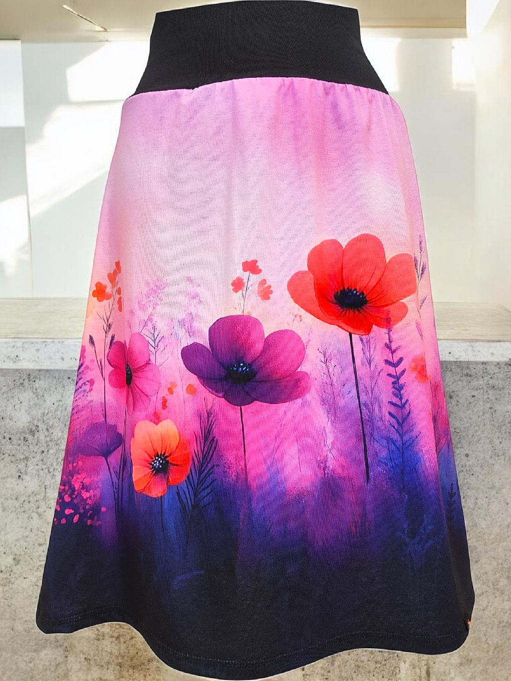 áčková sukně Diem fialová s růžovými květy krátká romantická sukně